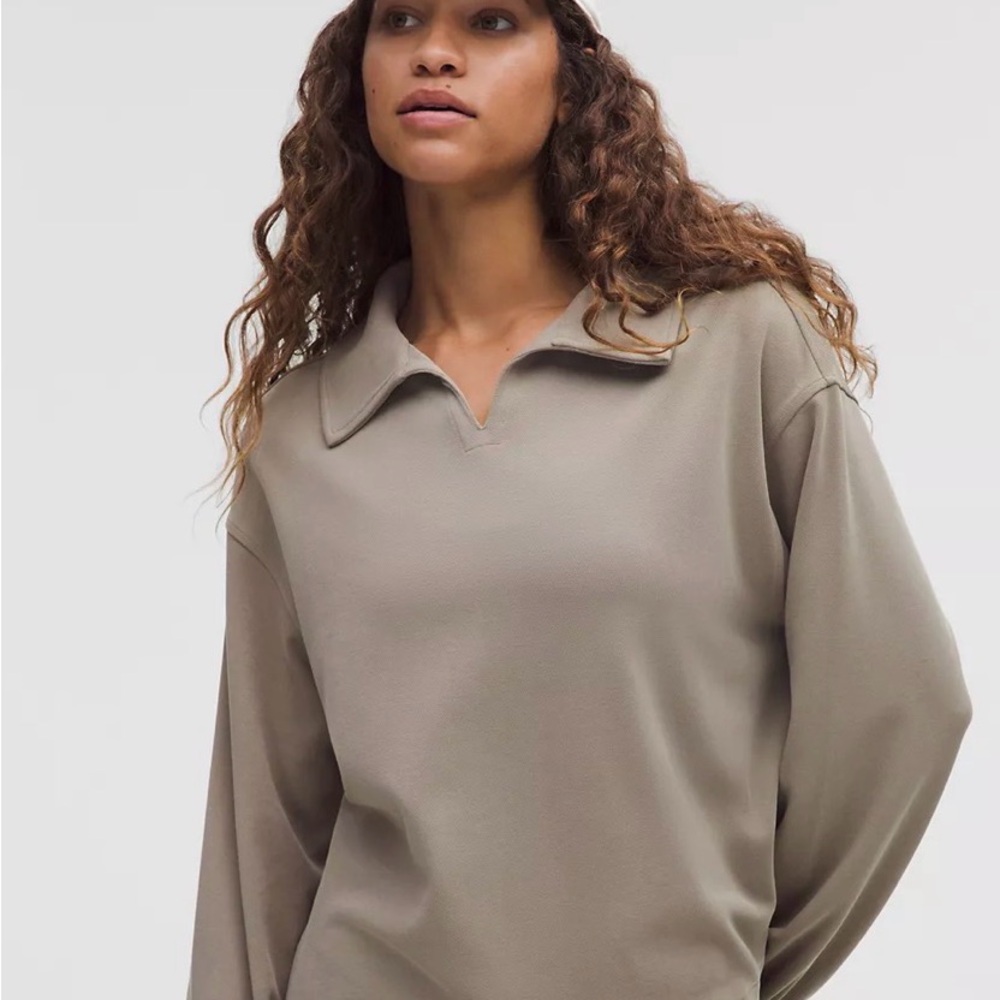 Lululemon Athletica Taupe Drapey size medium Sweatshirt